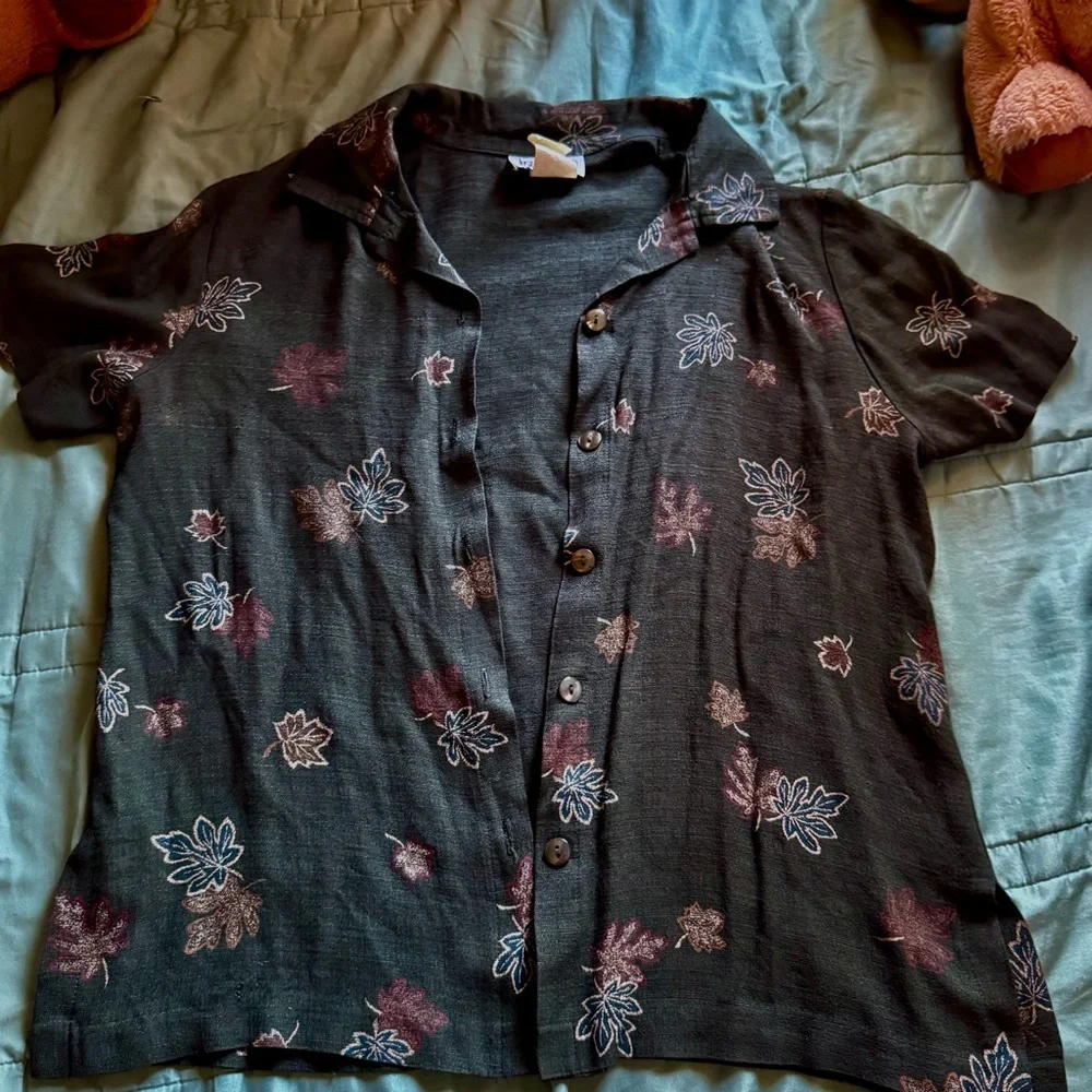 Vintage fall leaves button up - Picture 1 of 5